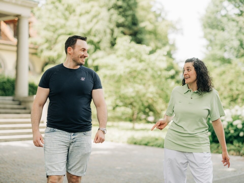 Christian S. mit Elena Castro, Teamleiterin der Stomaberatung im KSA Aarau