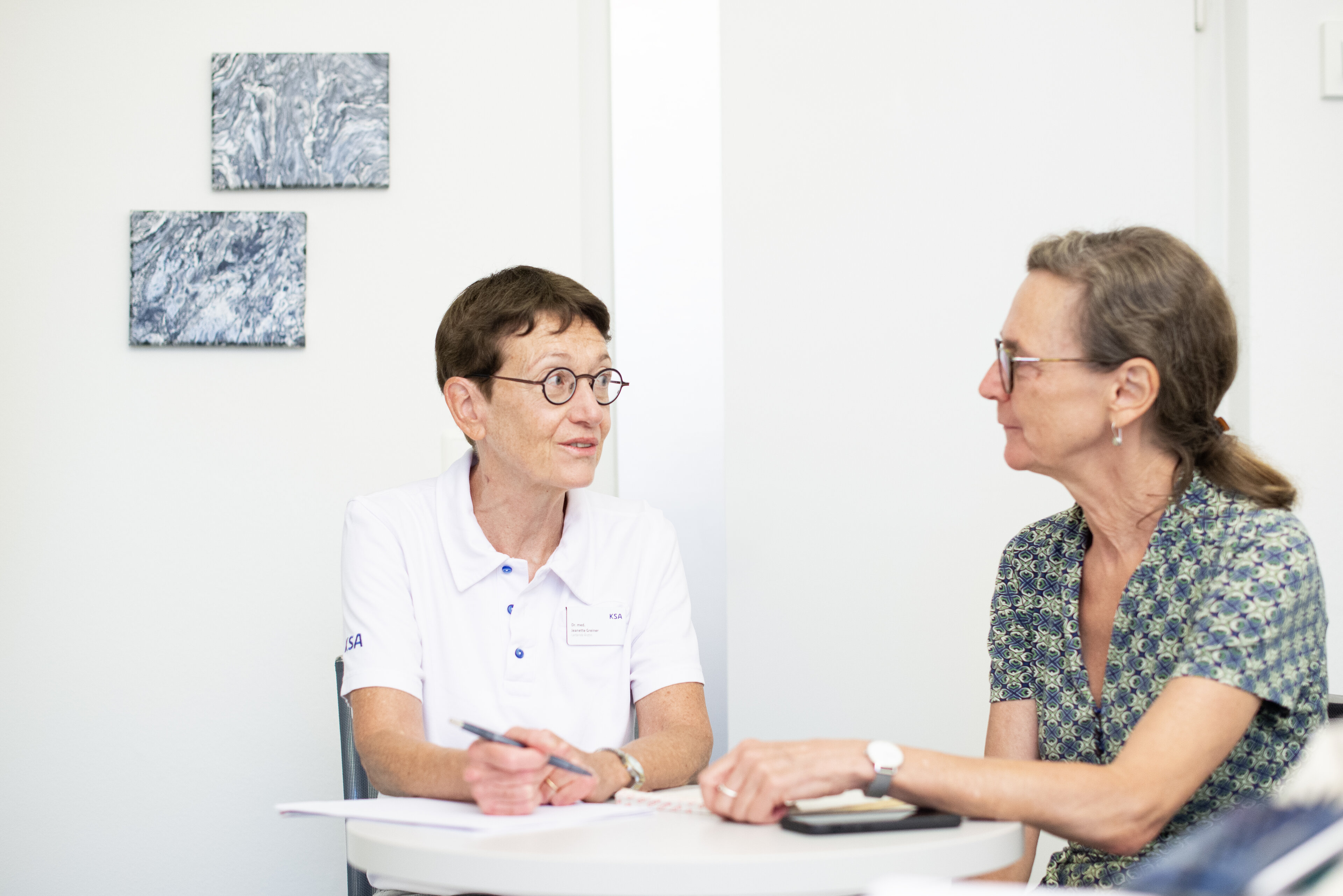 Dr. med. Jeanette Greiner mit Oberpsychologin Daniela Lehmann Dr. med. Jeanette Greiner mit Oberpsychologin Daniela Lehmann